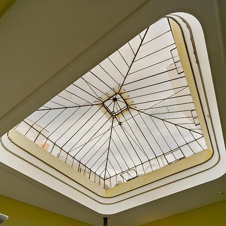 Anfitrion Sevilla 5 Luaran gambar